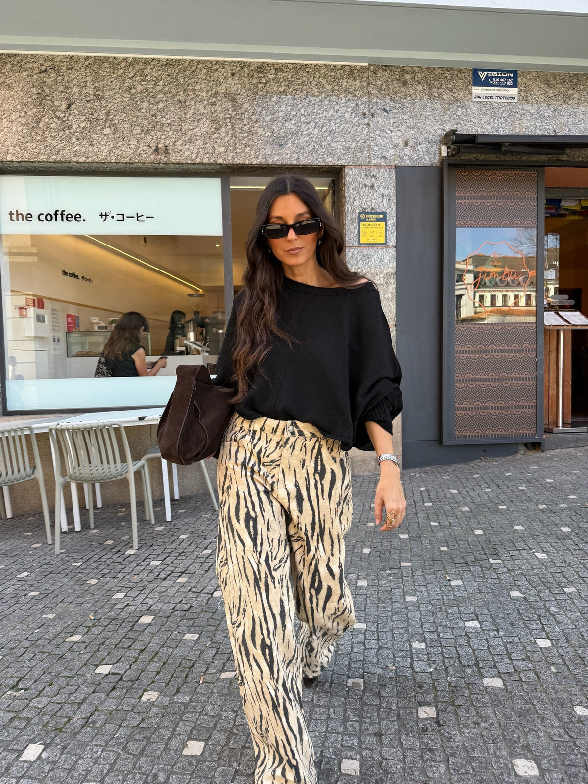 Calças de perna larga com padrão de zebra