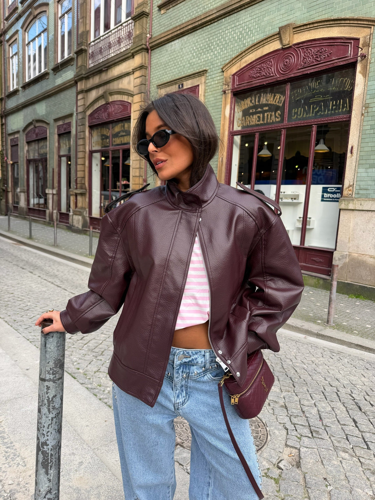 Blusão oversized estruturado em bordô