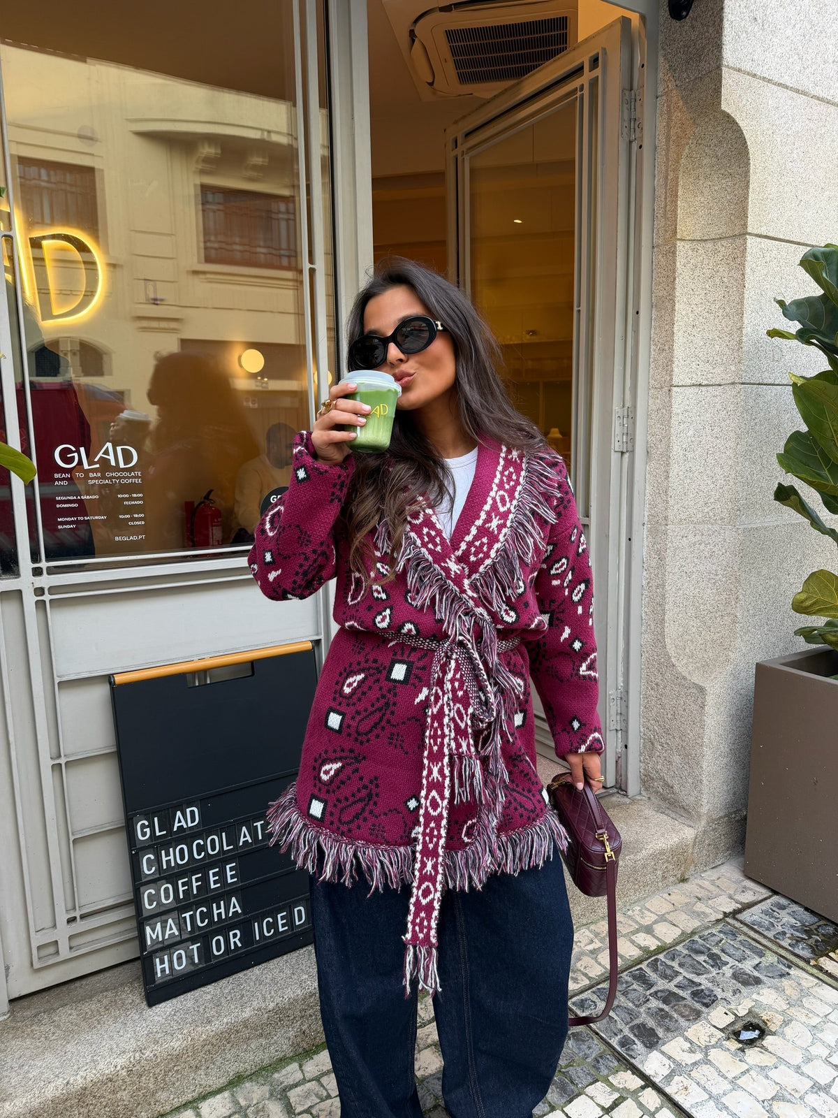 Casaco comprido com estampado bandana na cor bordeaux