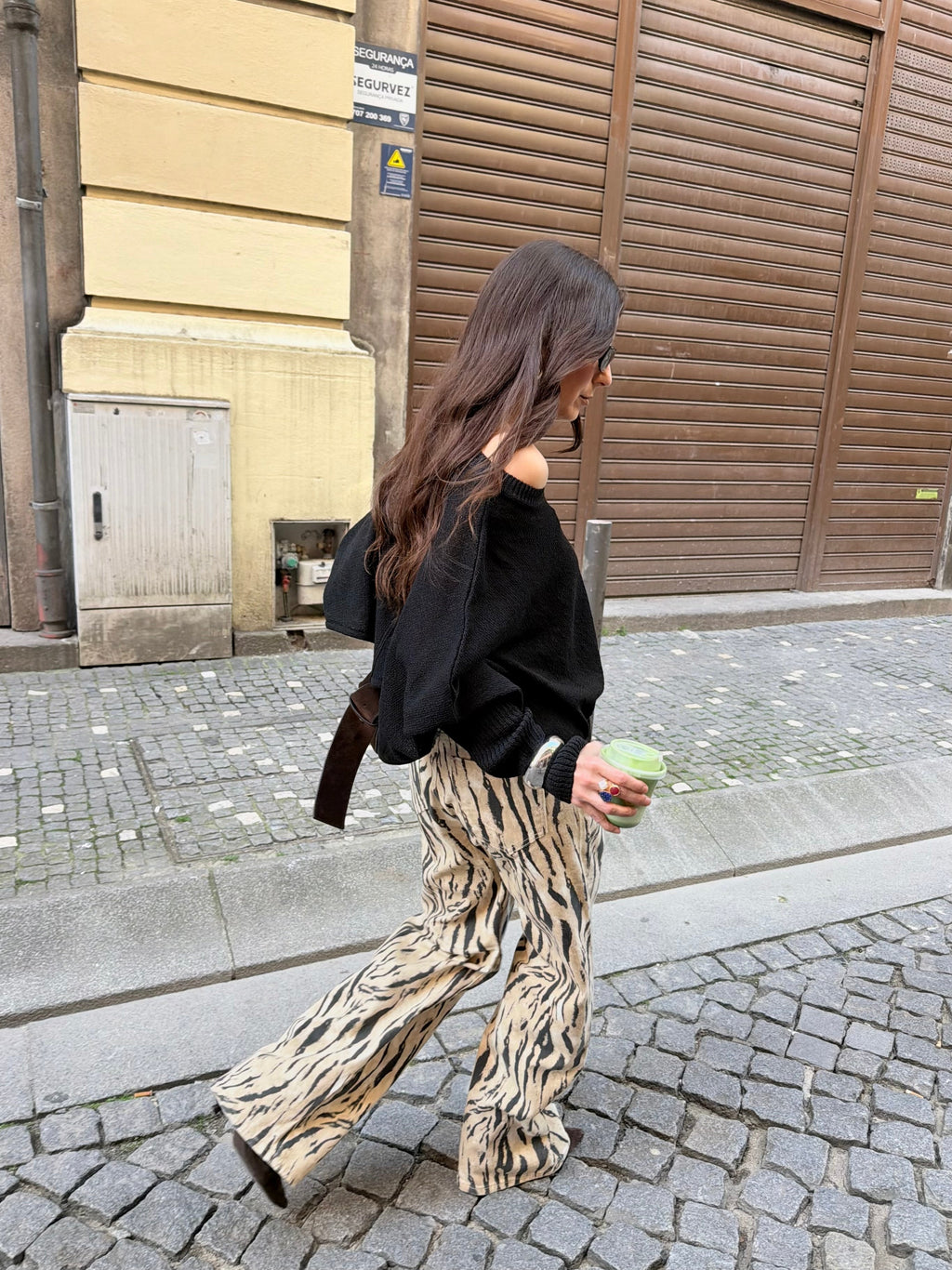 Calças de perna larga com padrão de zebra