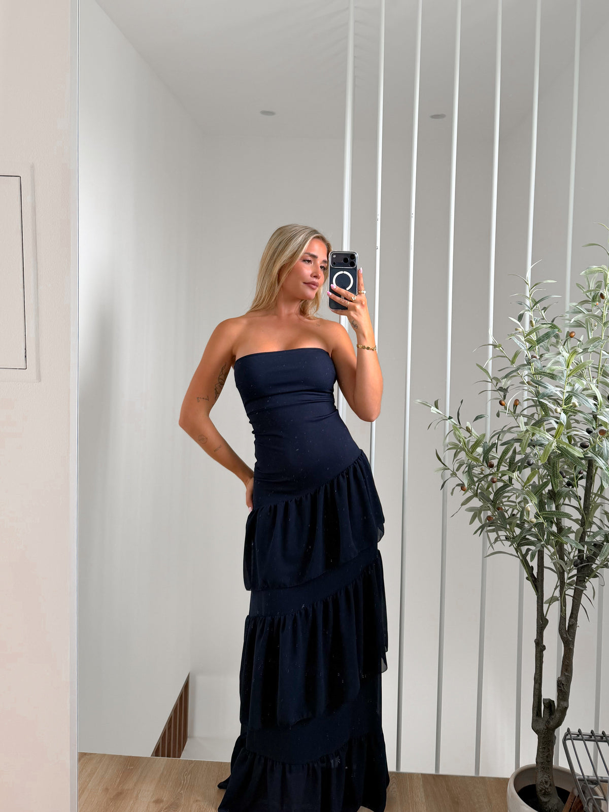 Vestido palavra volantes assimétricos azul marinho