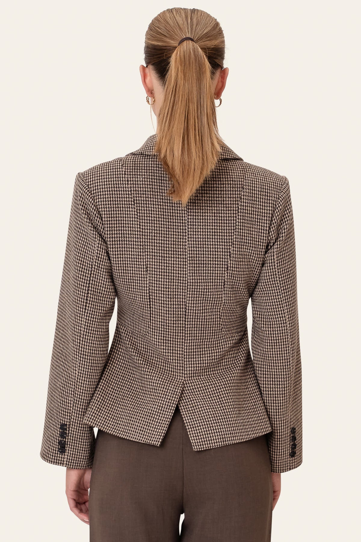 Blazer StineIC - Aos Quadrados Castanhos