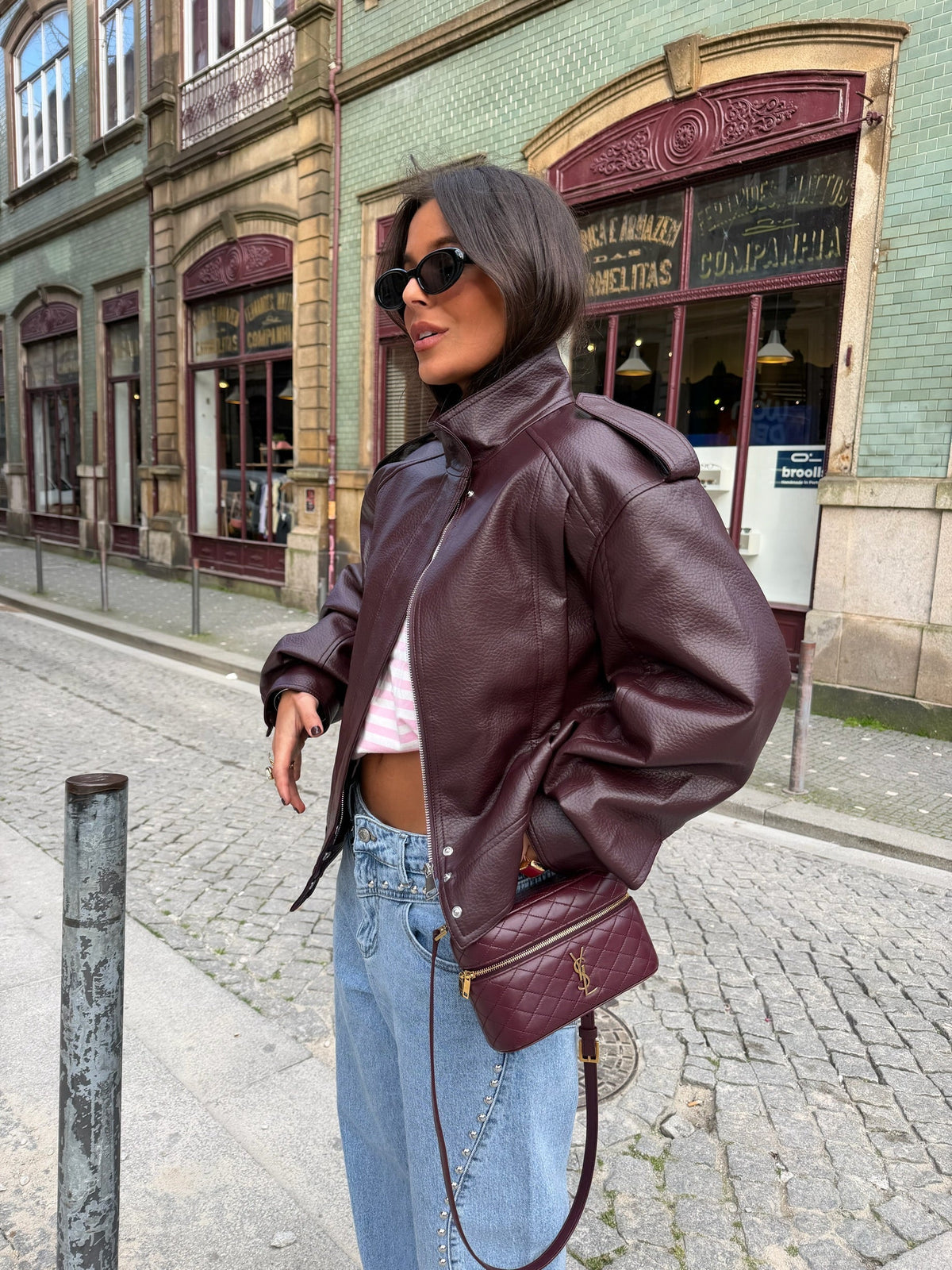 Blusão oversized estruturado em bordô