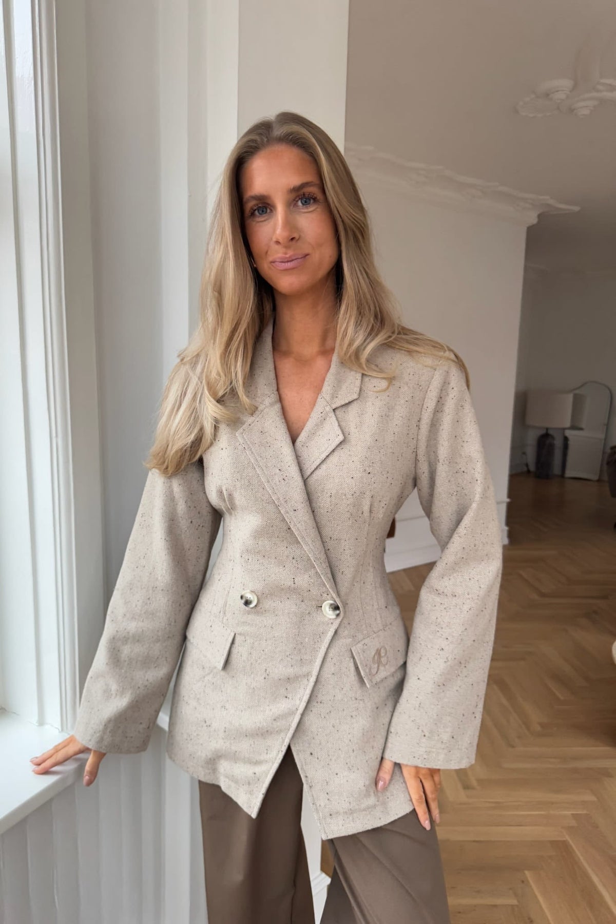Blazer cintado VeraIC – Bege mesclado