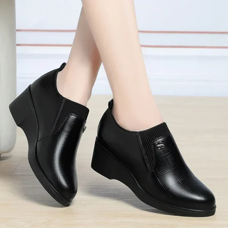 Switolina - Sapatos de Cunha em Pele na Moda