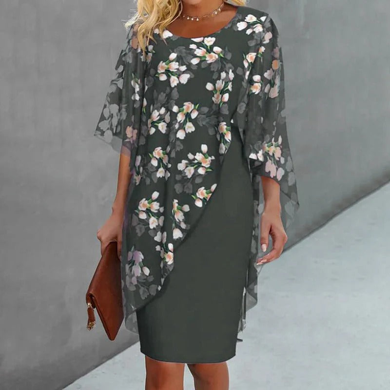 Adriana / Conjunto elegante com padrão floral.